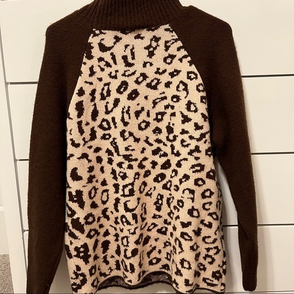 Blue B Cheetah & Brown turtleneck sweater NWT - Picture 3 of 7